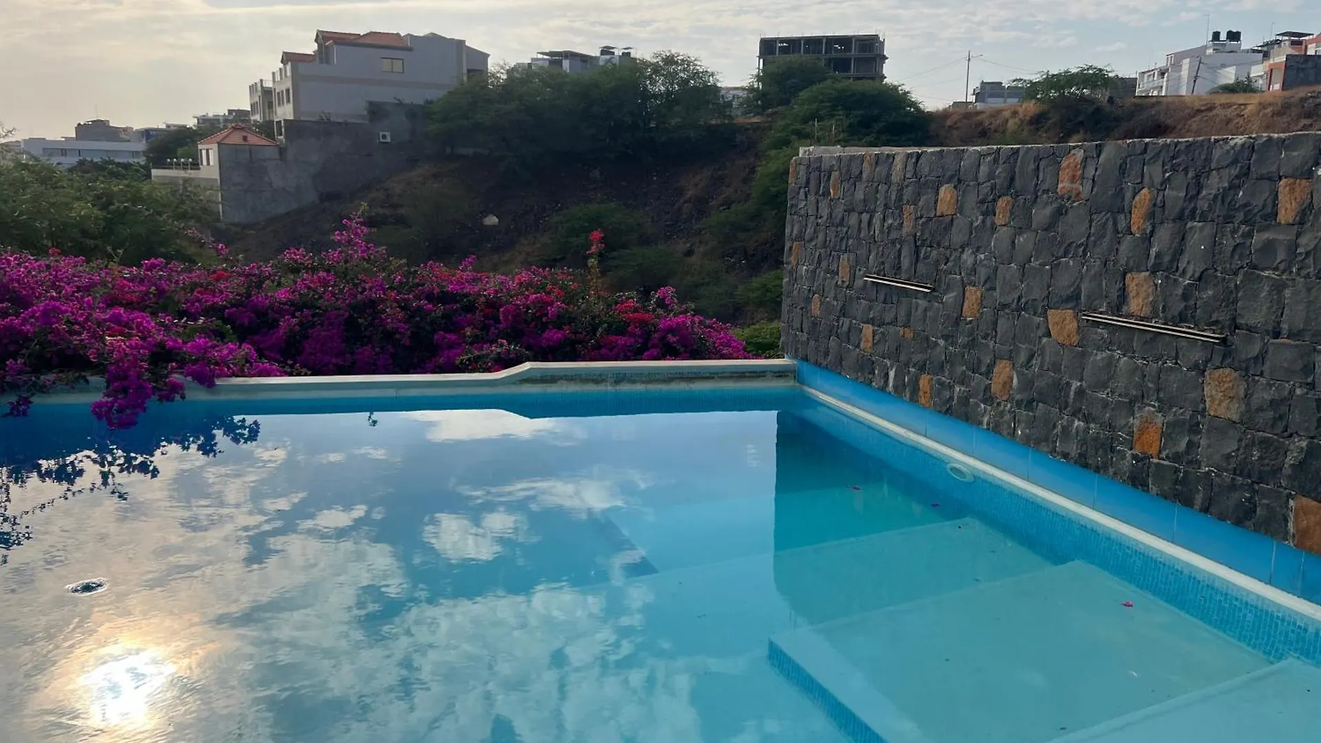 Villa Cardoso Praia 0*,